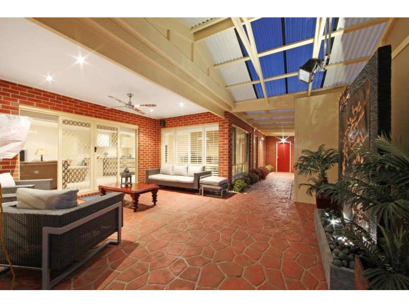 2 Platypus Court, Rowville VIC 3178