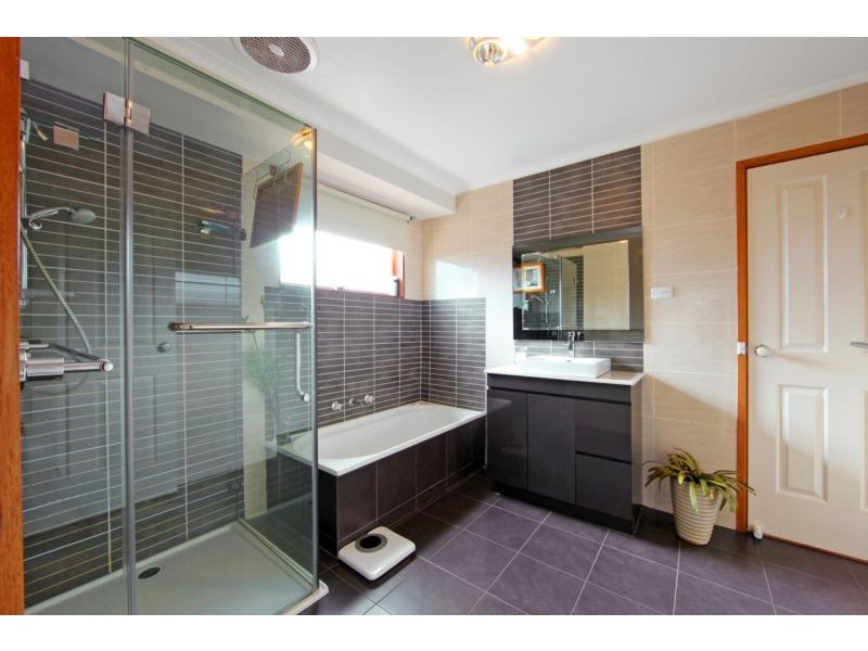 30 Valleyview Drive, Rowville VIC 3178