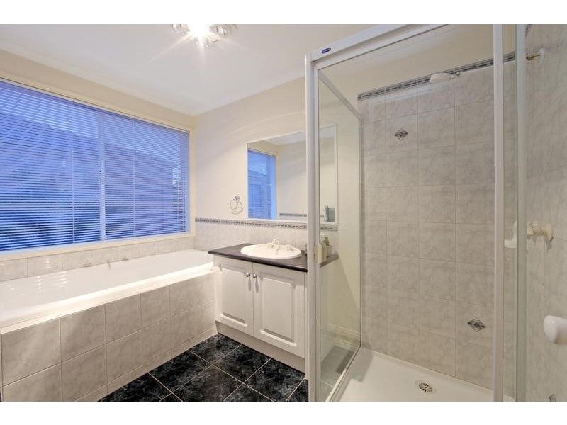 33 Fairway Drive, Rowville VIC 3178