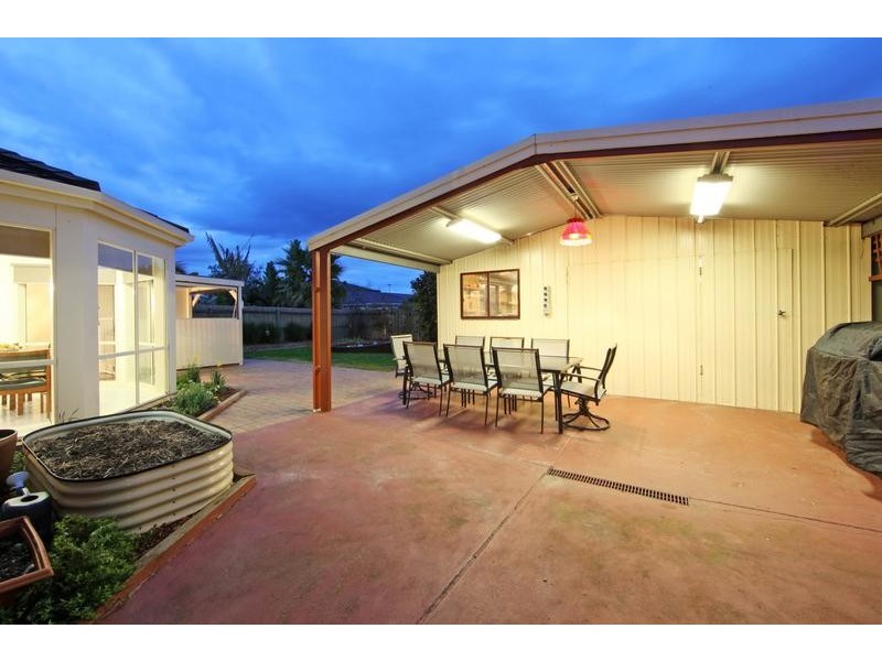 33 Fairway Drive, Rowville VIC 3178