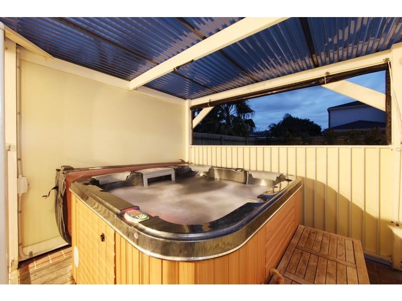 33 Fairway Drive, Rowville VIC 3178