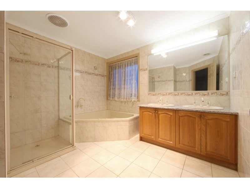 11 Ashbrook Close, Rowville VIC 3178