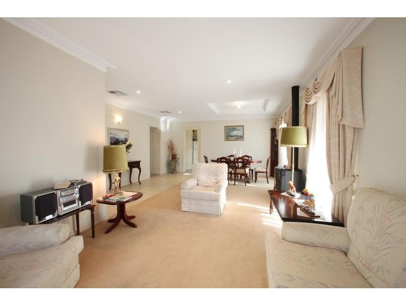 12 Crusoe Drive, Lysterfield VIC 3156