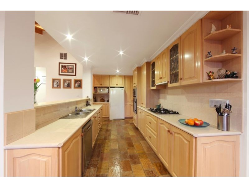 4 Lawncliffe Court, Rowville VIC 3178