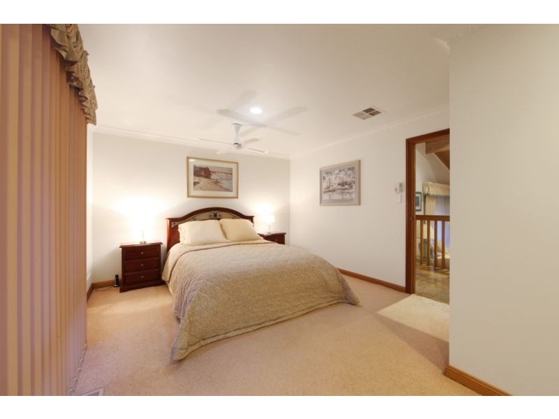 4 Lawncliffe Court, Rowville VIC 3178