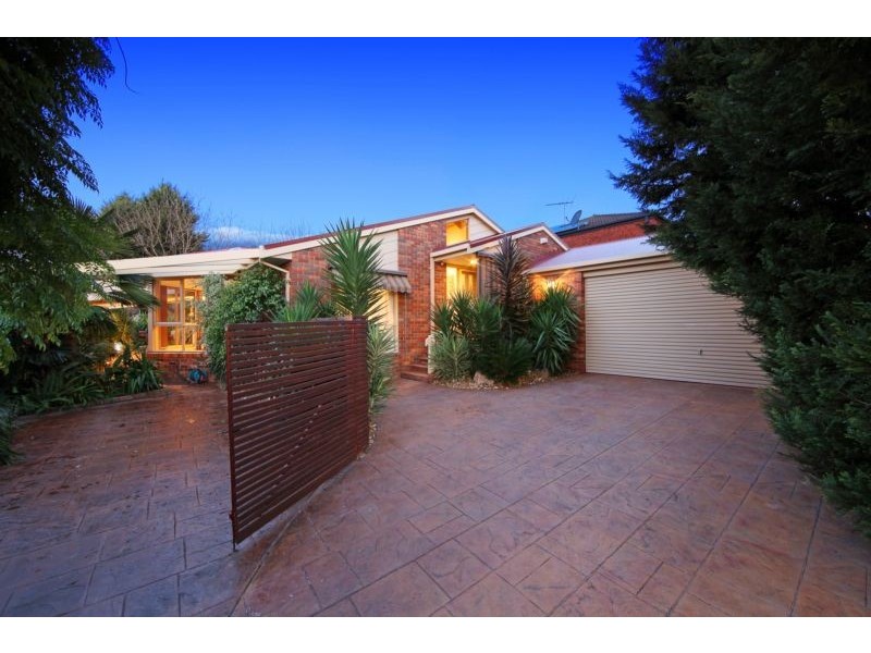 4 Lawncliffe Court, Rowville VIC 3178
