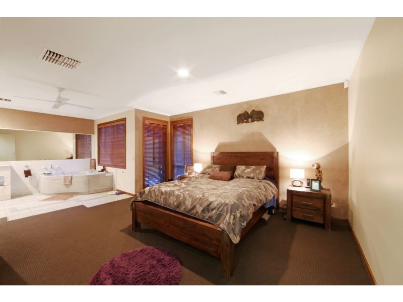 7 Brogden Court, Rowville VIC 3178