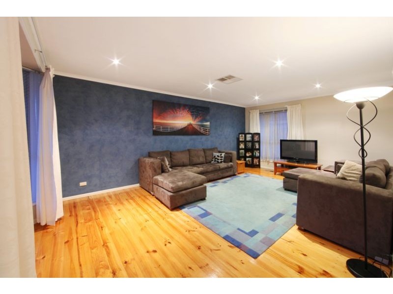 36 Clondara Drive, Rowville VIC 3178