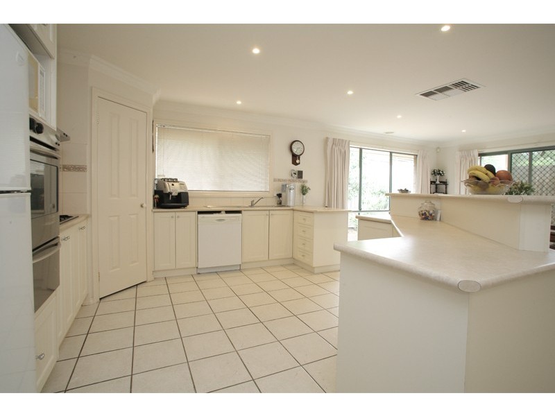 13 Whitecliffe Drive, Rowville VIC 3178