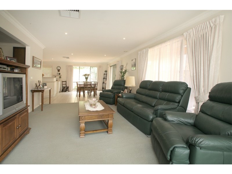 13 Whitecliffe Drive, Rowville VIC 3178