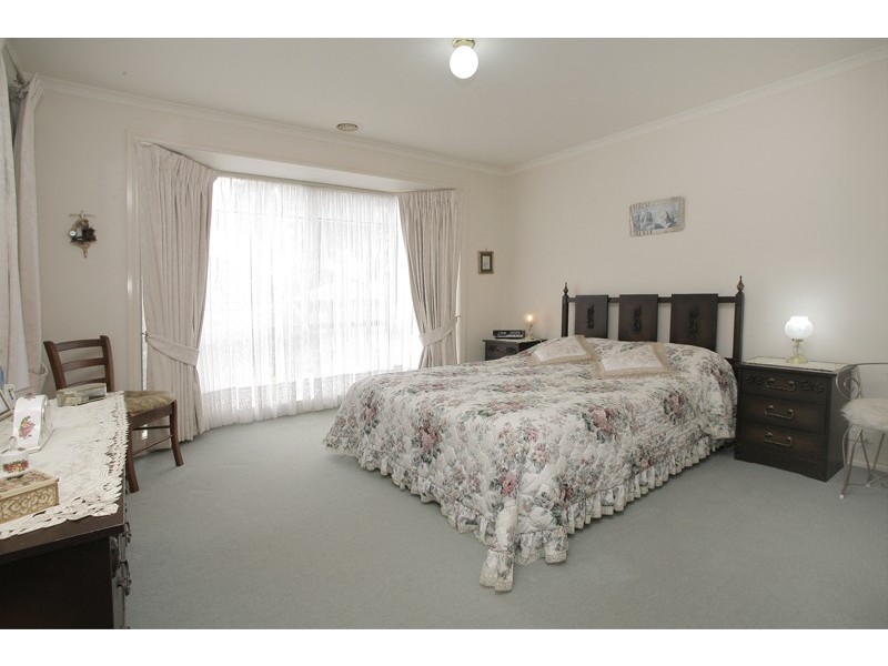 13 Whitecliffe Drive, Rowville VIC 3178