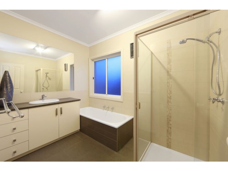 2/19 Pinnacle Avenue, Ferntree Gully VIC 3156