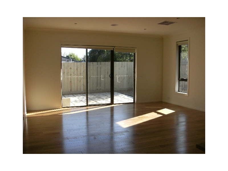 2/15 Aubrey Grove, Boronia VIC 3155