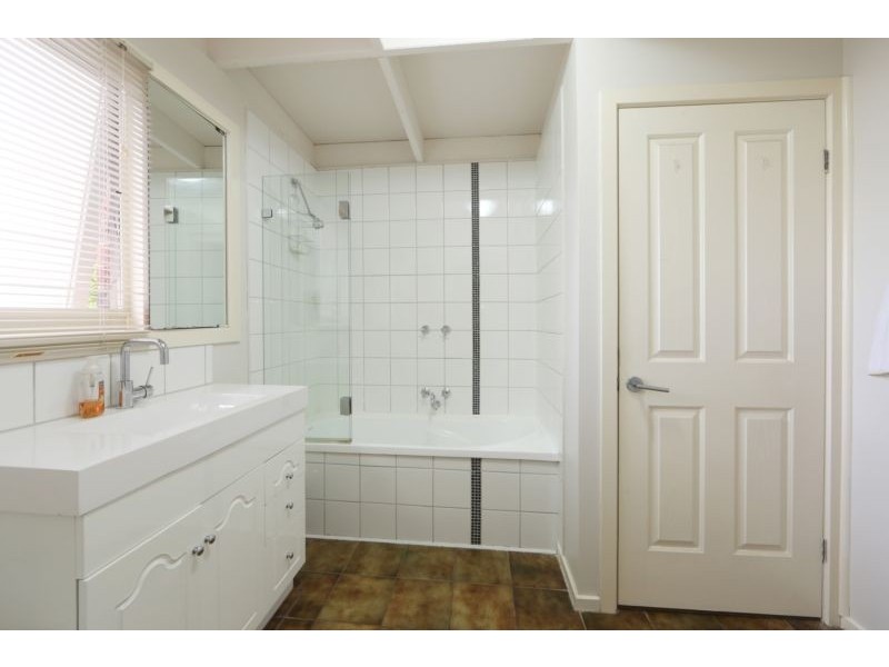 8 Jenhill Court, Rowville VIC 3178