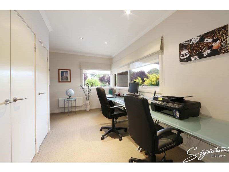 92 Lakesfield Drive, Lysterfield VIC 3156