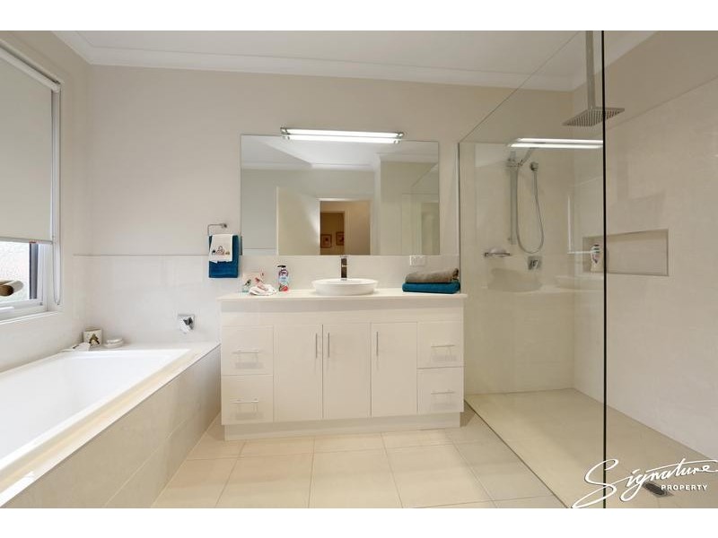 92 Lakesfield Drive, Lysterfield VIC 3156