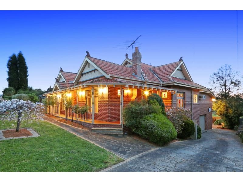 27 George Knox Drive, Rowville VIC 3178