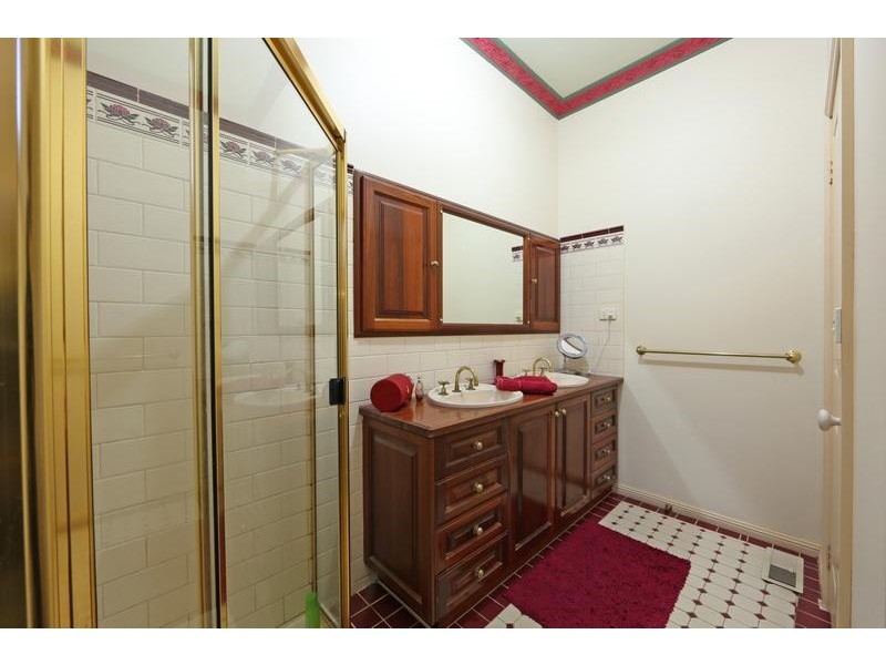 27 George Knox Drive, Rowville VIC 3178