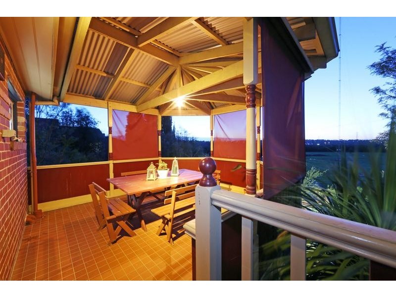 27 George Knox Drive, Rowville VIC 3178