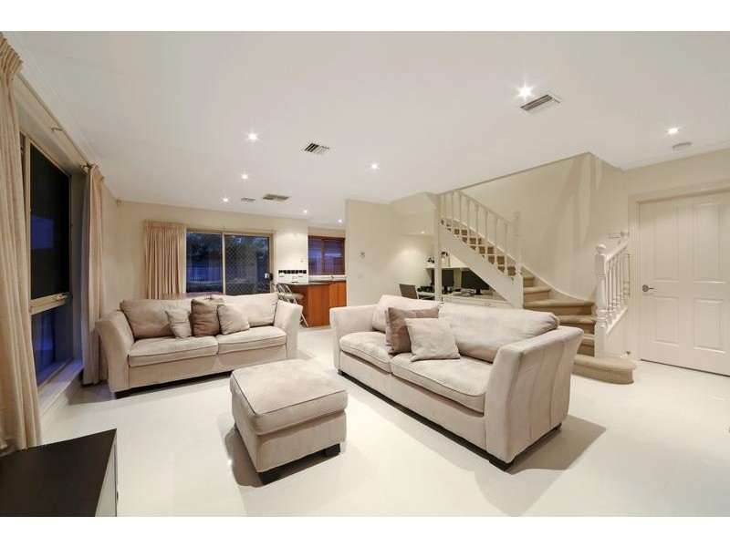 2/1340 High Street Road, Wantirna South VIC 3152