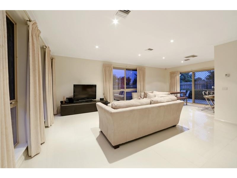 2/1340 High Street Road, Wantirna South VIC 3152