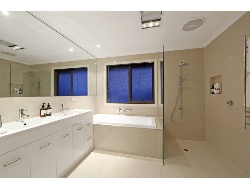 2/1340 High Street Road, Wantirna South VIC 3152