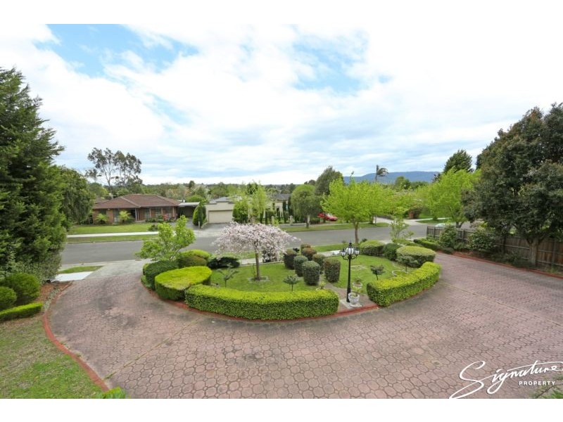 32 Murray Crescent, Rowville VIC 3178