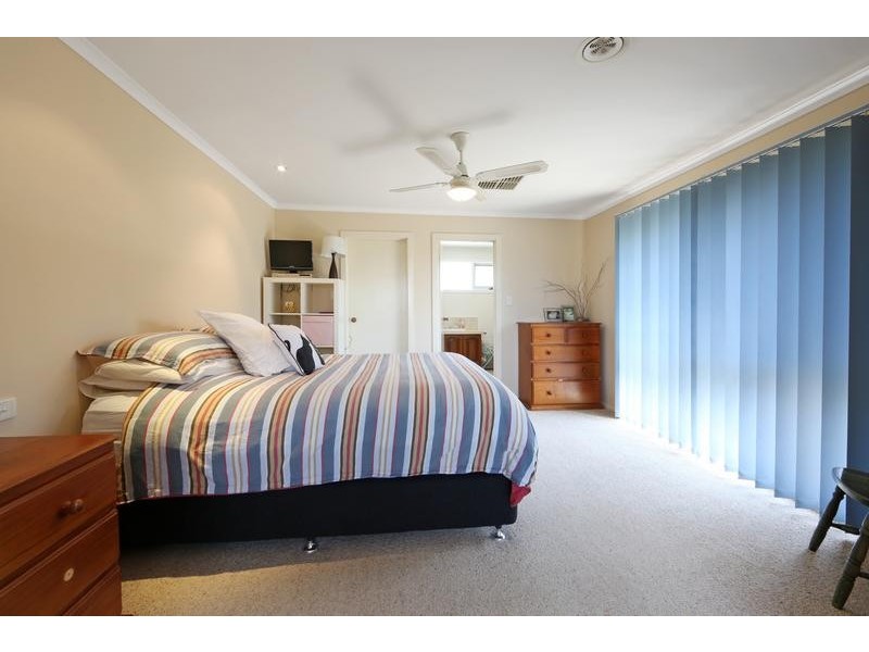 11 Chelmsford Court, Ferntree Gully VIC 3156