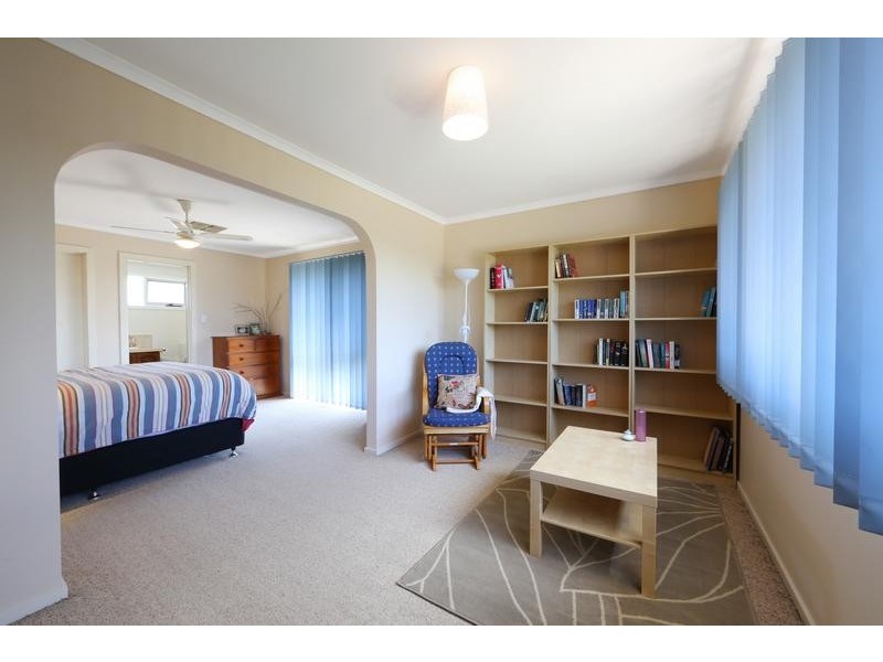 11 Chelmsford Court, Ferntree Gully VIC 3156
