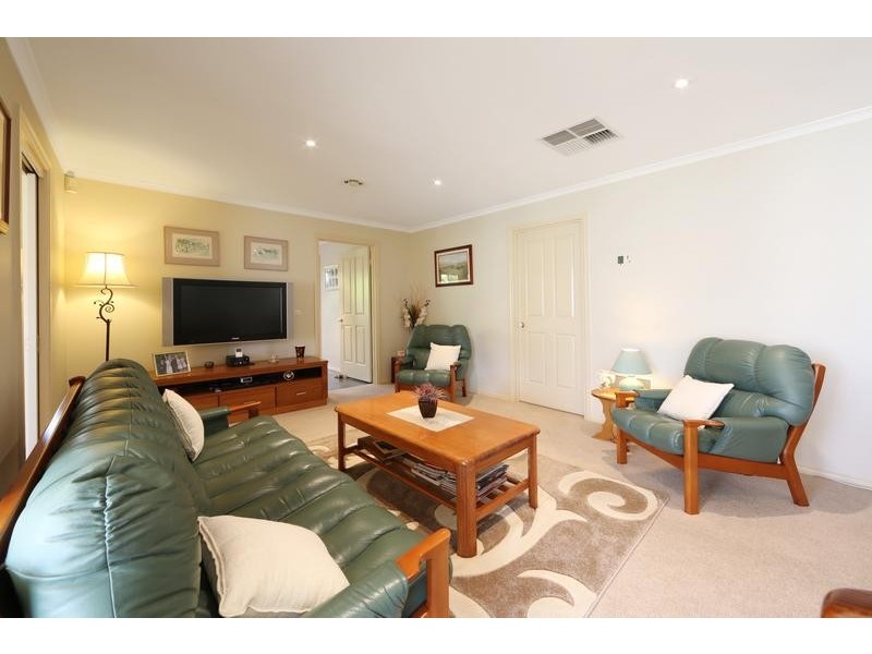 11 Palmerston Road, Lysterfield VIC 3156