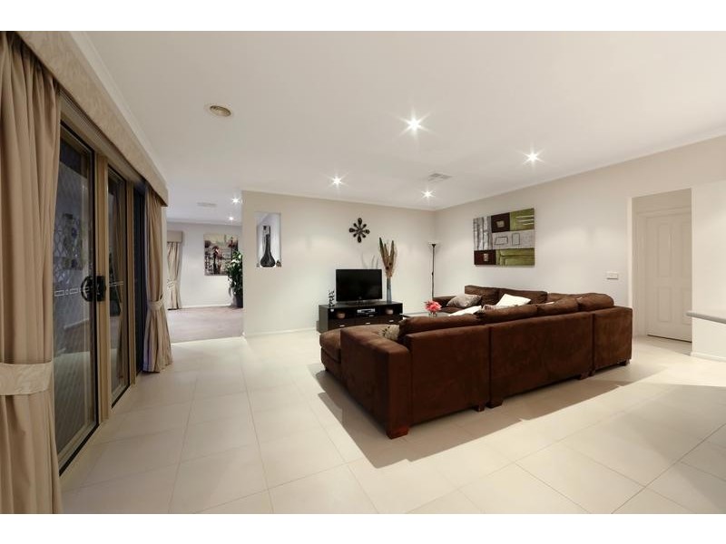 76 Jubilee Drive, Rowville VIC 3178