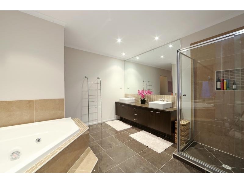 76 Jubilee Drive, Rowville VIC 3178