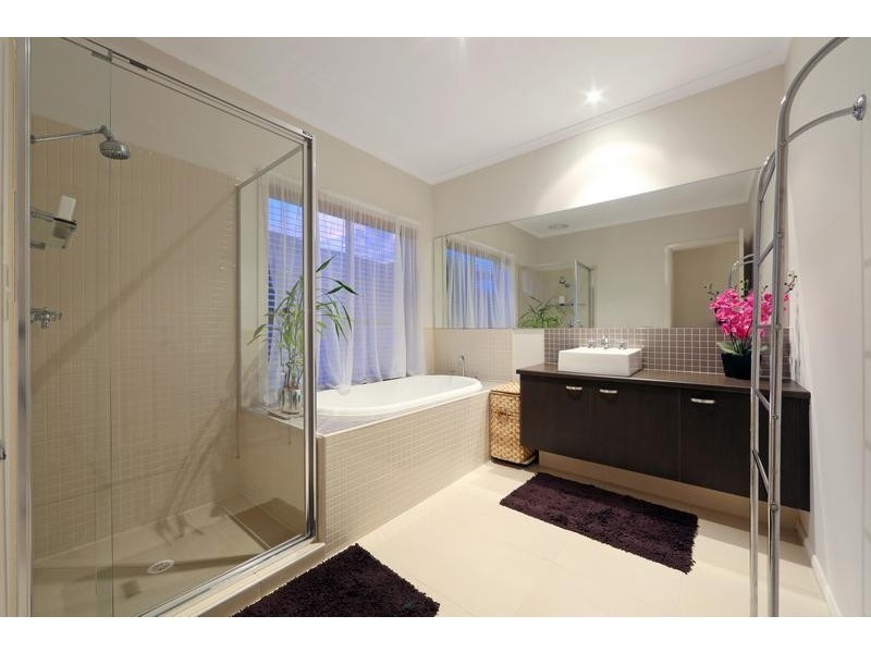 76 Jubilee Drive, Rowville VIC 3178