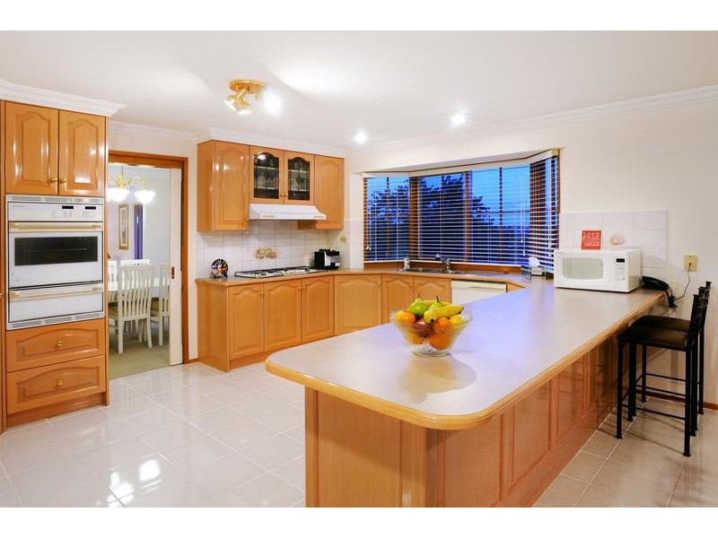 9 Hutchins Avenue, Endeavour Hills VIC 3802