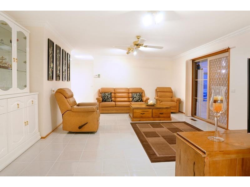 9 Hutchins Avenue, Endeavour Hills VIC 3802