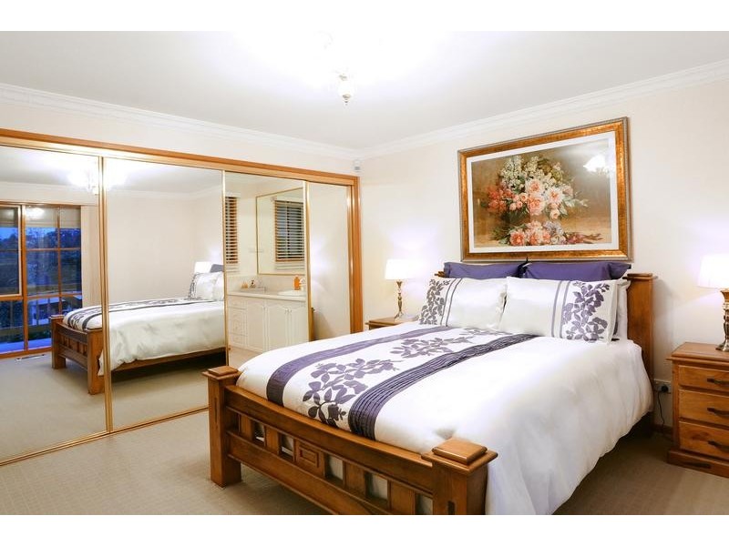 9 Hutchins Avenue, Endeavour Hills VIC 3802