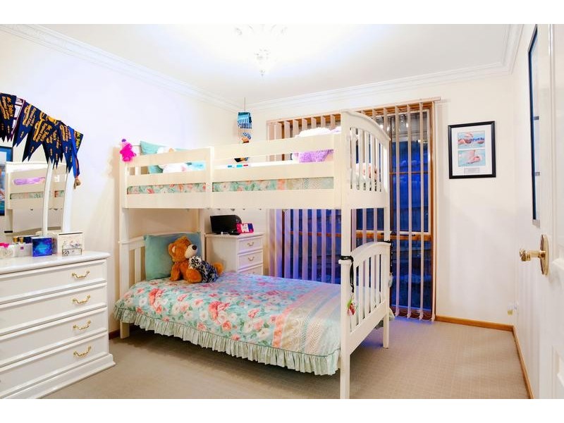 9 Hutchins Avenue, Endeavour Hills VIC 3802