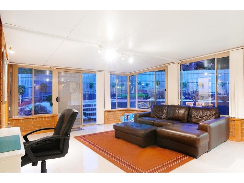 9 Hutchins Avenue, Endeavour Hills VIC 3802