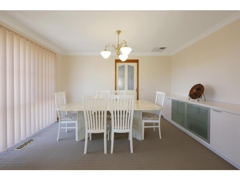 9 Hutchins Avenue, Endeavour Hills VIC 3802