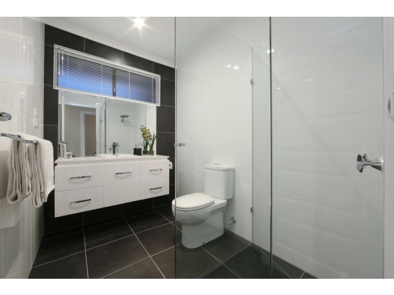 2/8 Damar Avenue, Boronia VIC 3155