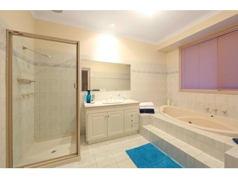 2 Pennycross Court, Rowville VIC 3178