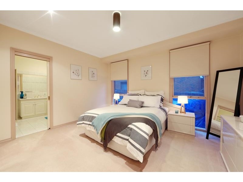 2 Pennycross Court, Rowville VIC 3178