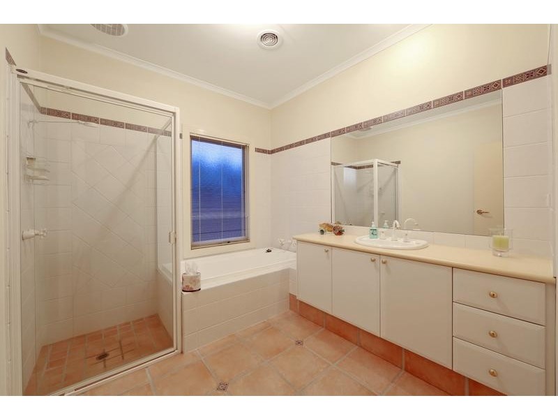 16 Kellbourne Drive, Rowville VIC 3178