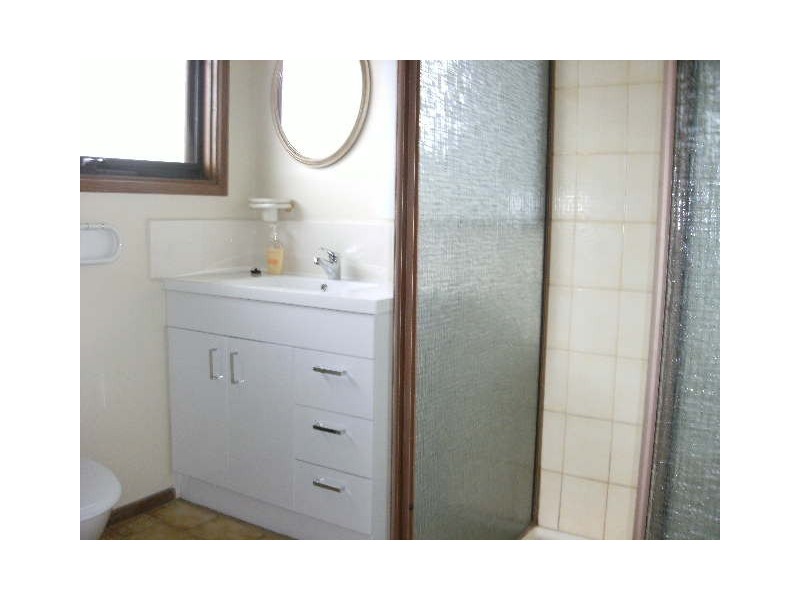 42 Willow Ave, Rowville VIC 3178