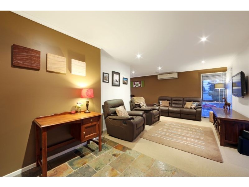 8 Robbie Close, Rowville VIC 3178