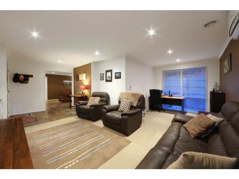 8 Robbie Close, Rowville VIC 3178