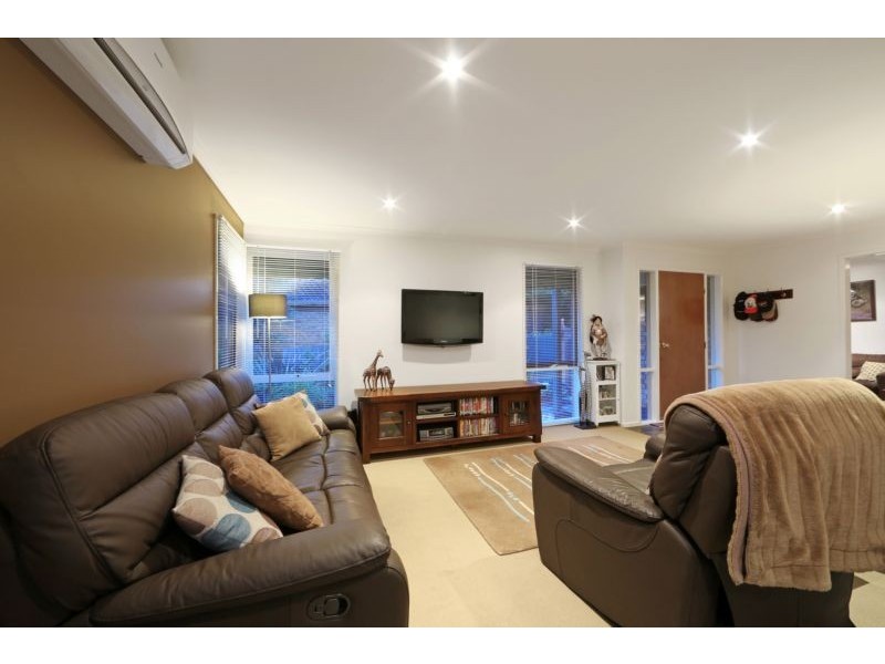 8 Robbie Close, Rowville VIC 3178