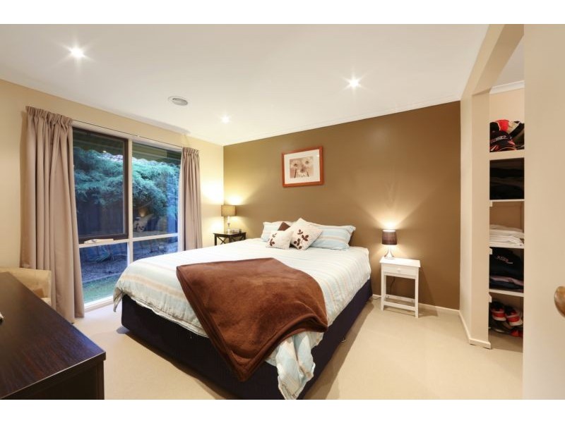 8 Robbie Close, Rowville VIC 3178