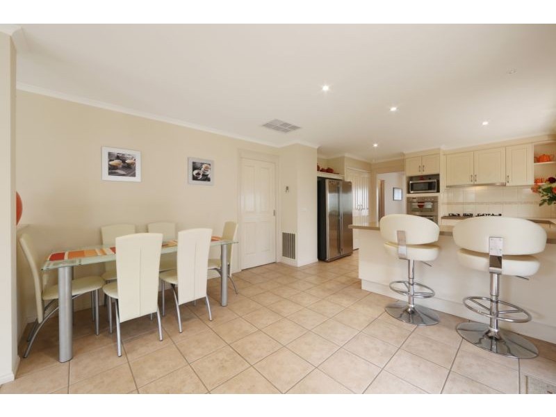 8 Emerson Place, Rowville VIC 3178