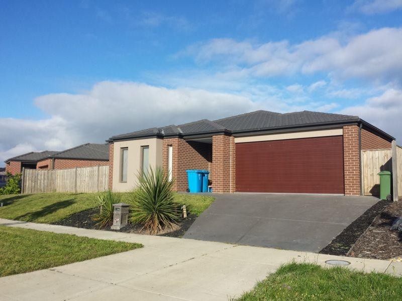 70 Mountainview Blvd, Cranbourne North VIC 3977